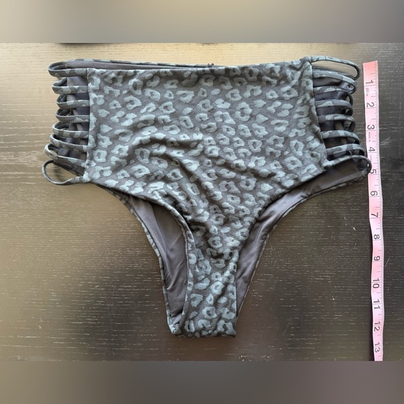 Leopard Print Strappy Swimsuit NWT Size L - Picture 3 of 4